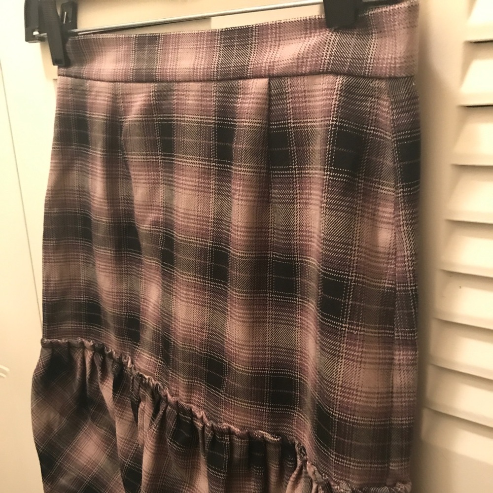 BB Dakota plaid skirt, size small. Cute!